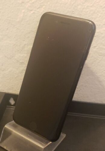 Apple iPhone 7 A1778 Smartphone - SELLING PHONE FOR PARTS - No Power To Device - Picture 2 of 2