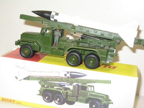Dinky Toys, Camion Lancia Razzi Honest John Con Un Soldato Militare - Foto 4 di 6