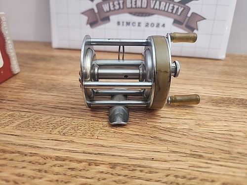 Vintage Wards Sport King 60-6326 Model 60 Fishing Reel - Picture 10 of 13