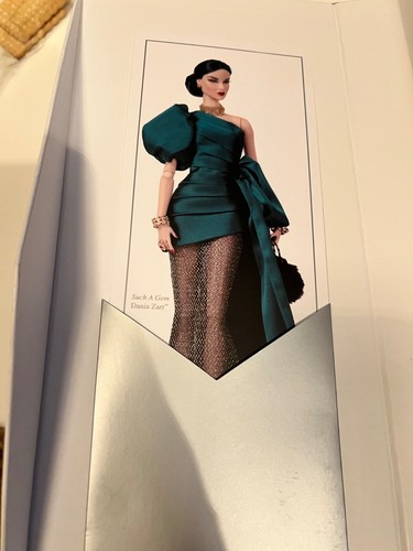 NRFB DOLL ADELE MAKEDA SPRING ROMANCE LIVE FROM THE FW CONV FASHION ROYALTY - Photo 7/9