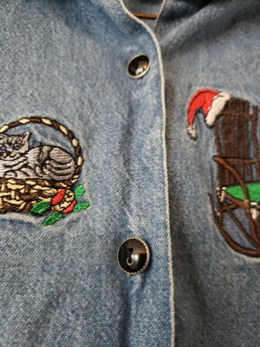 Camisa de mezclilla de Navidad con botones de manga larga para mujer Bill Blass talla mediana - Imagen 8 de 9