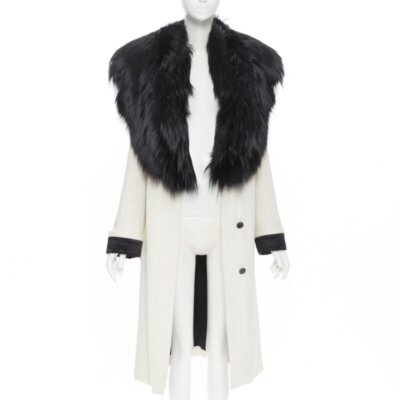 TOM FORD white wool crepe black fox fur collar quilted TOM FORD white wool crepe black fox fur collar quilted