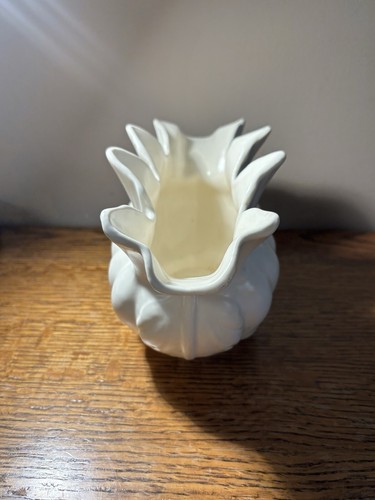 Vintage Czech Erphila white leaf ruffle oblong planter, 10"Lx5.5"T - Picture 4 of 14