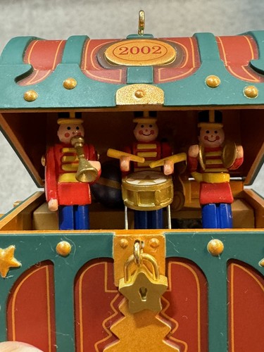 Vintage 2002 Hallmark Keepsake Ornament MERRY MUSIC MAKERS Toy Soldiers Working - Picture 9 of 12