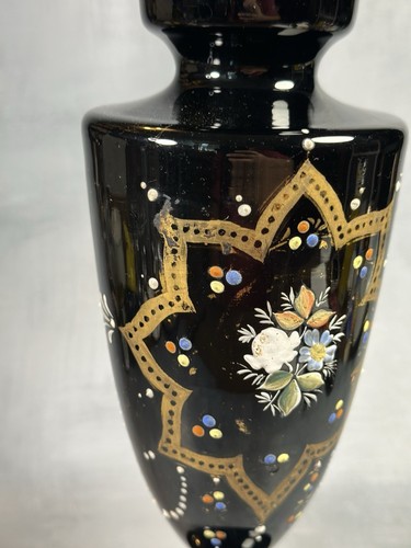 Victorian Gothic Purple Amethyst Vase w/flowers & Enameled Accents - Picture 11 of 13