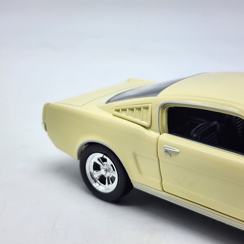 Johnny Lightning 1:24 1965 Ford Mustang Muscle Car Diecast Model Yellow Loose - Picture 4 of 14
