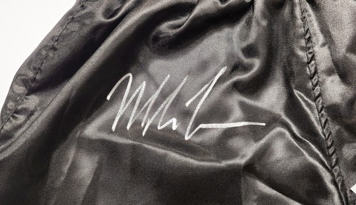 BAÚLES DE BOXEO NEGROS FIRMADOS AUTOGRAFIADOS POR MIKE TYSON IRON MIKE JSA STOCK #237059 - Imagen 2 de 5
