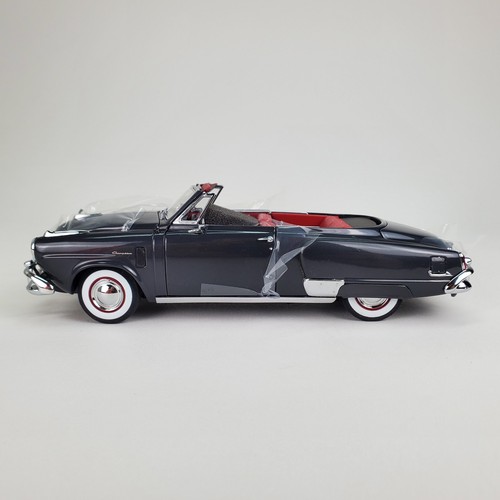 Danbury Mint 1950 Studebaker Champion Convertible 1:24 W/Title & Display Case - Picture 5 of 19