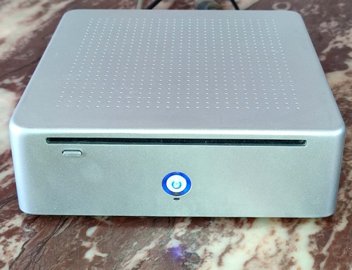 Hackintosh Mini - Aopen MP915-B running Mac OSX Tiger - Picture 3 of 14