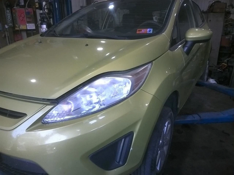 Guardabarros derecho pasajero sin moldura basculante compatible con 11-19 FIESTA 119141 Foto 3 de 4