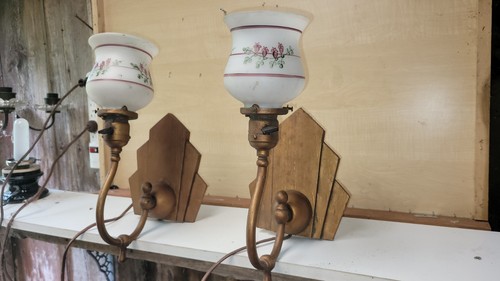 VTG PLUG IN BRASS Wooden BACK Sconces WITH FLORAL GLASS SHADES FAT BOY SOCKET - Picture 7 of 18