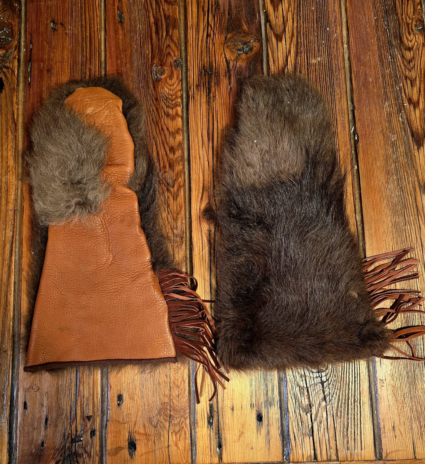 Brand New Buffalo Hide Gloves With Beaver Hide Padding Large
Opens in a new window or tab