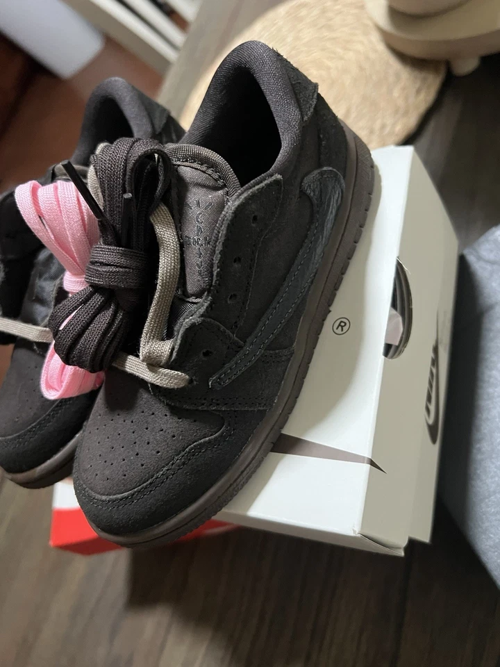 NEW Jordan 1 Travis Scott “Velvet Brown” Size 10C – Original Box & Laces - Image 4 of 4