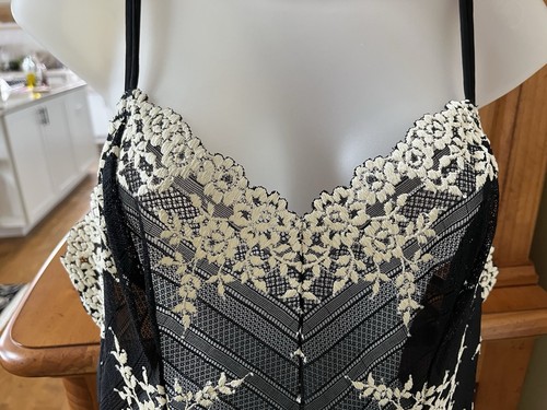 Wacoal sexy transparentes schwarzes Nachthemd bestickt Blumen 814191 Größe XL - Bild 2 von 8