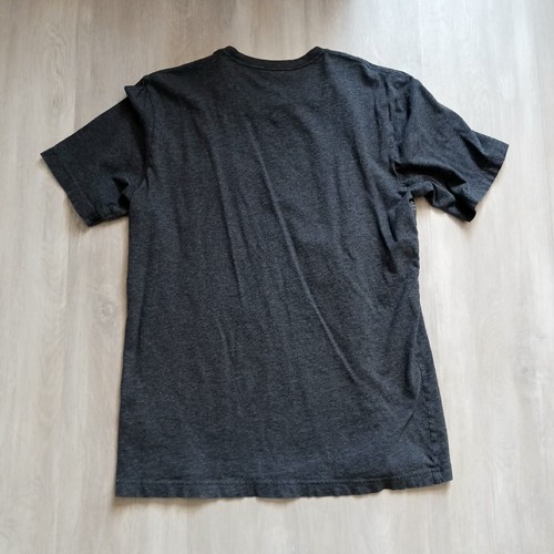 Travis Mathew Camicia Uomo Grigio Medio Activewear Leggera Palestra Casual Tasca - Foto 2 di 11