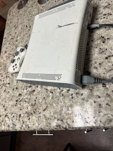 Microsoft Xbox 360 White Console 60gb Bundle Tested W/PowerCord &ControllerREAD - Picture 3 of 9