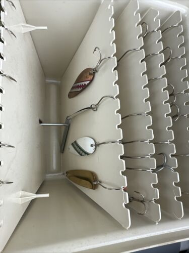 VINTAGE MAXI-MATE 240 TACKLE BOX HANG KÖDER LÖFFEL PLUGS LACHS ZANDER ANGELN - Bild 10 von 13
