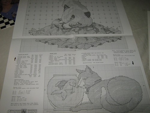 Lot of 12 Misc. Cross Stitch Pattern Booklets - Picture 7 of 14