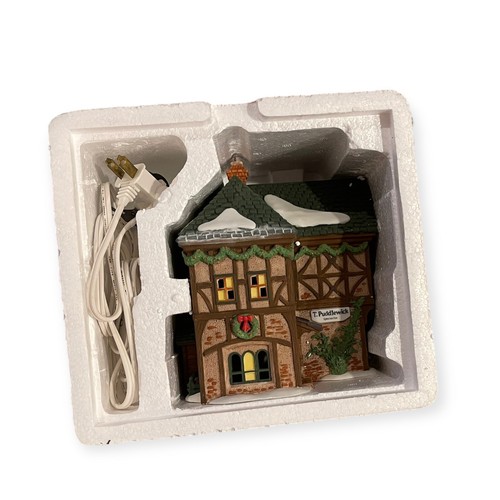 Dept 56 Dickens Village T PUDDLEWICK SPECTACLE SHOP #58331 Retired - Bild 2 von 5