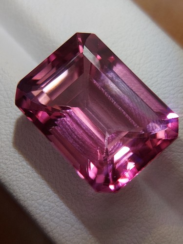 Huge pink Topaz gemstone - faceted natural Topaz 27.05 CTS - Picture 6 of 13