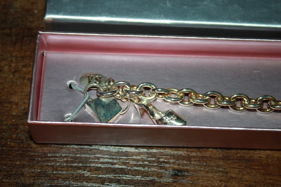 Victoria секреты идеально прелестно посеребренный браслет с брелоками новый в коробке - Изображение 2 из 3