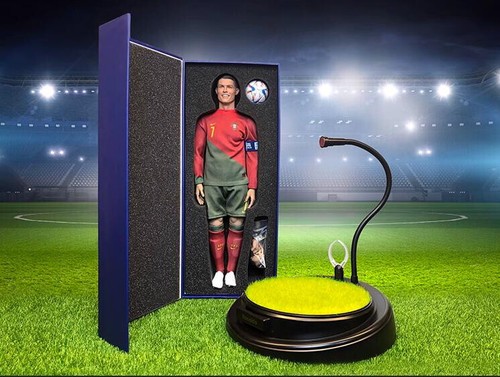 X-STUDIO C Ronaldo Smile Face Body Clothes & Stand 1/6 Action Figure - Picture 2 of 3