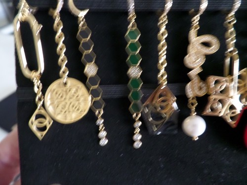 New Latest DORNE 14 pieces shell, jade & pearl moments and most 18K gold plated. - Picture 5 of 6