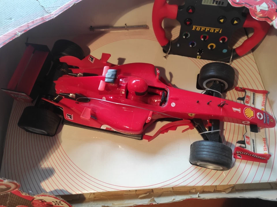 FERRARI F 2004 Radiocomandata Majorette 40MHz Mitica Formula 1 di Schumacher - Immagine 3 di 4