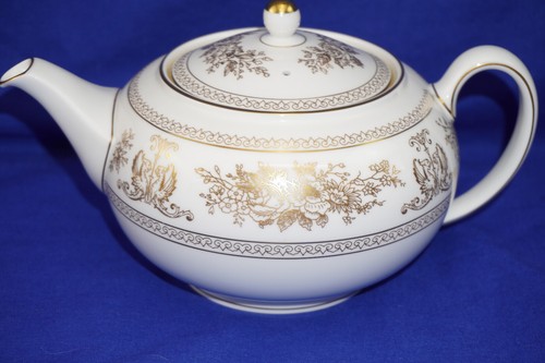 Wedgwood Columbia Gold Teapot, 3 5/8", plus Lid, 4 1/2 Cups (B41) - Picture 10 of 10