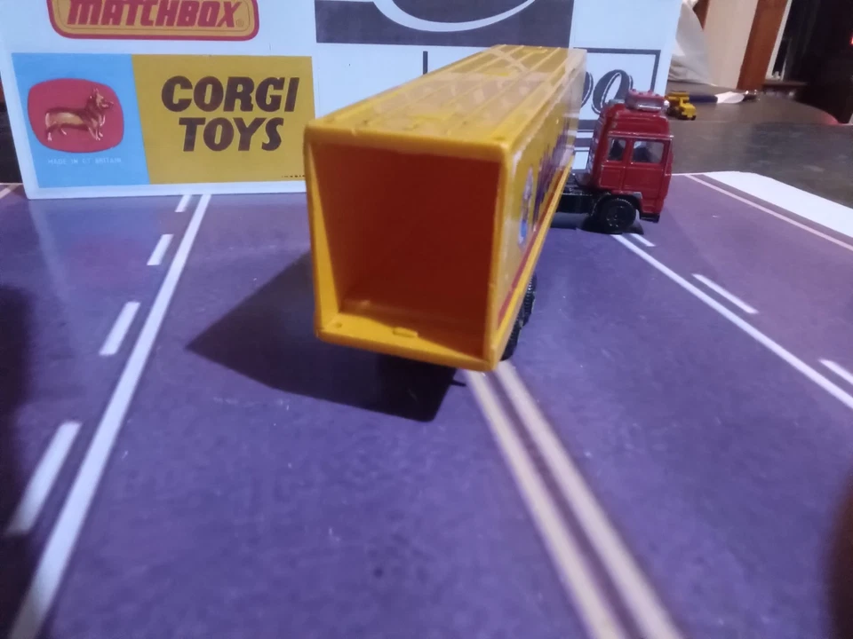 Corgi # 53348 - Volvo Truck & Trailer Weetabix - Image 3 of 4