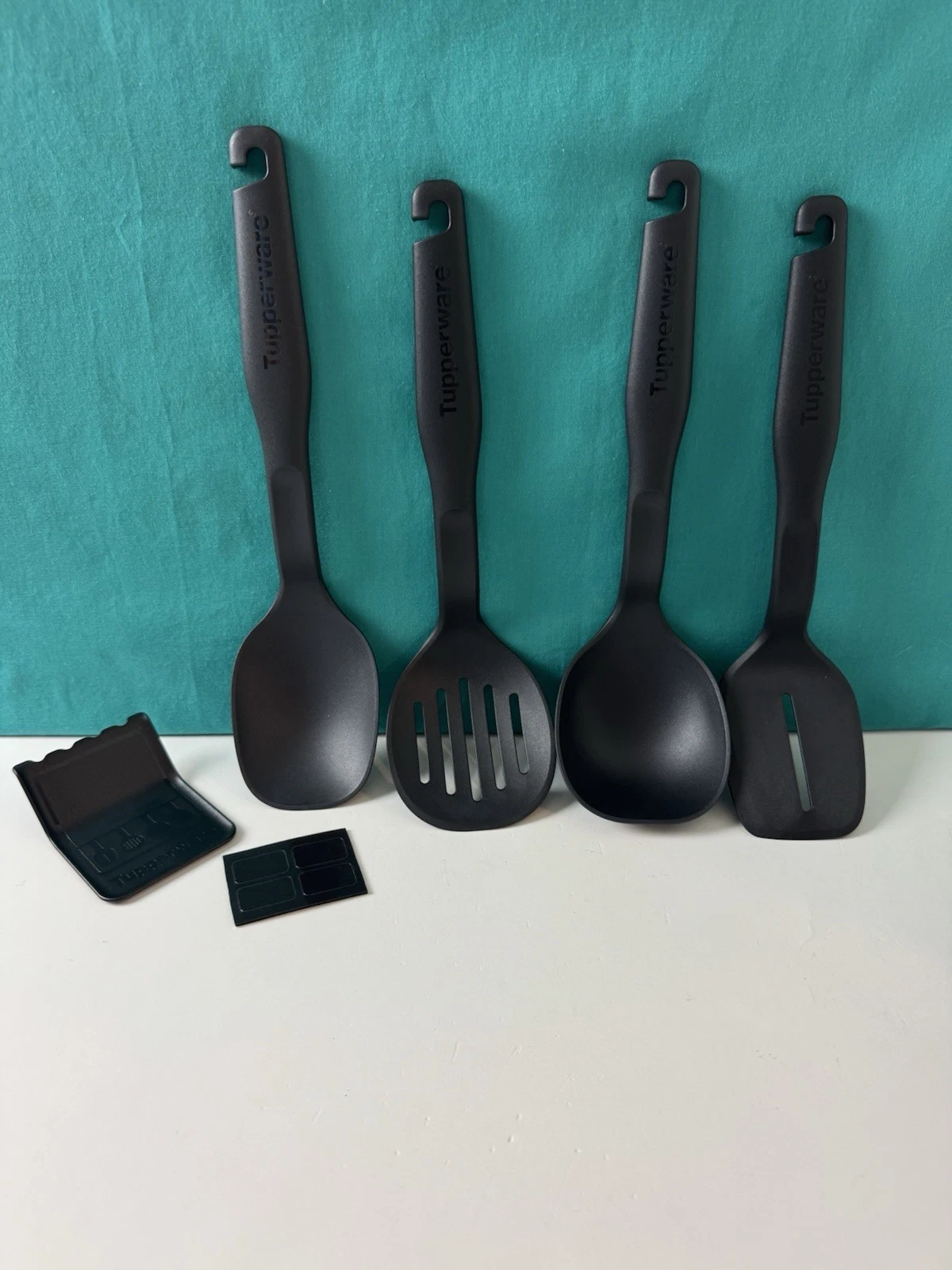 Tupperware Beautiful Set Of 5 Compact Utensils: Spatula, Ladle, Spoon & Skimmer