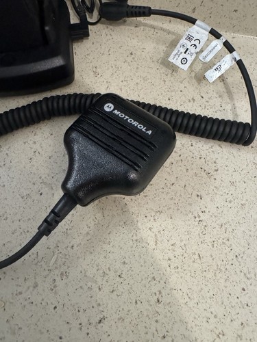 Motorola RDU4100 RU4100BKN9AA 10ch UHF Radio w/ Battery / Antenna / charger - Zdjęcie 8 z 8