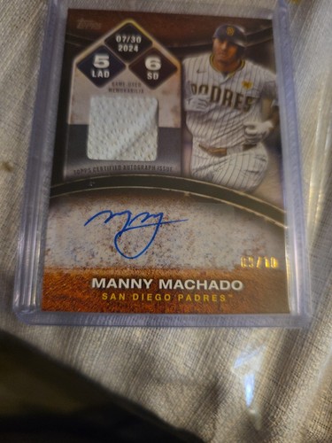2025 Topps Rounding The Bases Autograph Relic Manny Machado #RTBS-MMA 09/10 - Picture 4 of 4