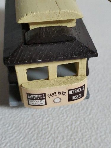 Trolley Hershey's Kurt Adler Wooden Christmas Ornament Holly Kiss Taiwan 3.5" - Picture 7 of 17