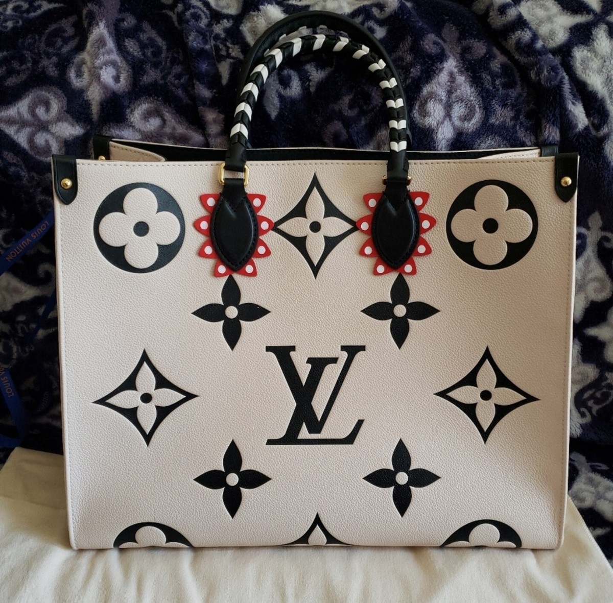 Louis Vuitton Neverfull MM Creme in Cowhide Leather with Gold-tone