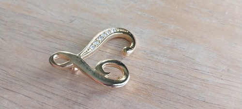 Letter L Capital Capitalized Cursive Pin Goldtone Calligraphy Initial - Picture 2 of 3