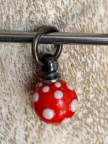 Auténticas cuentas de evento Trollbeads GLITTER TOMATE ROJO LONGEVIDAD/BROTES BLANCOS BORLA - Imagen 10 de 11