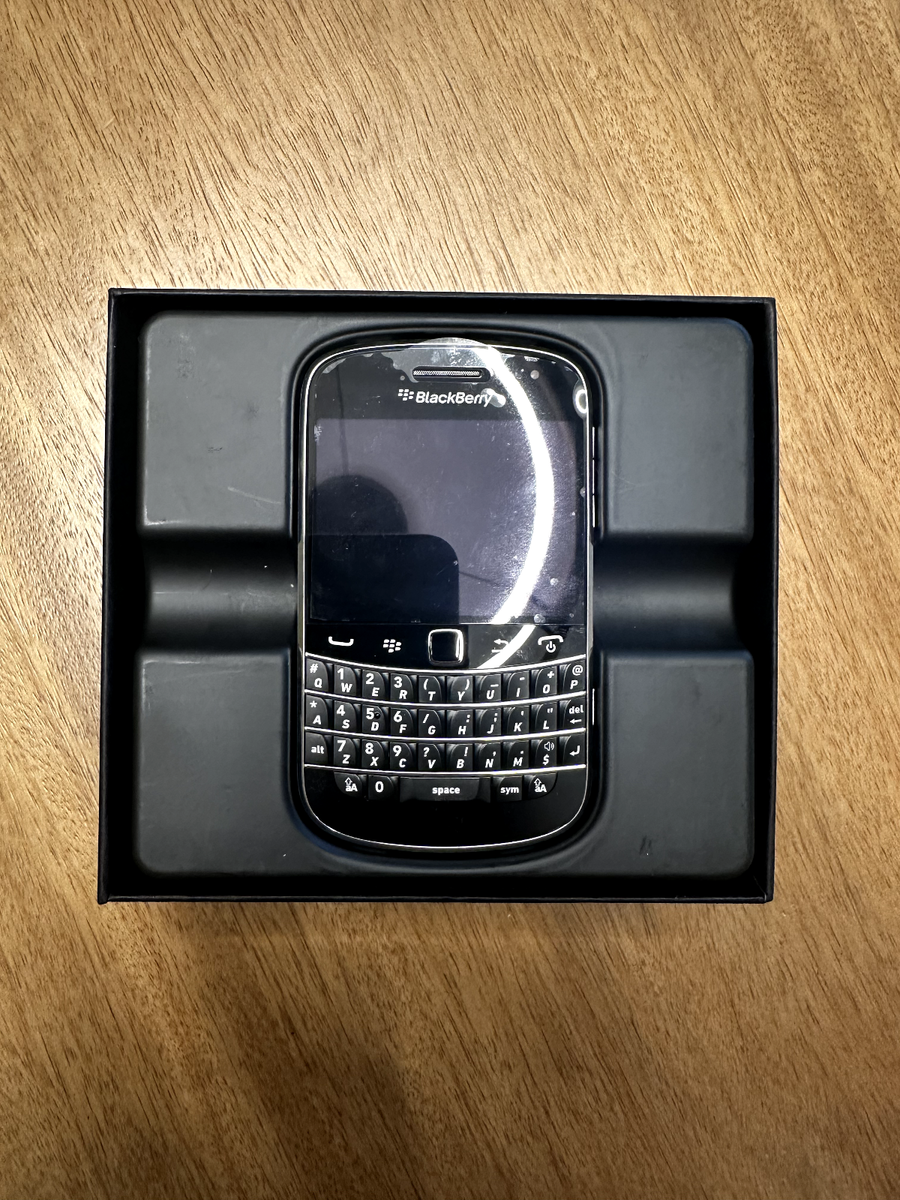 BlackBerry Bold 9900 - 8GB - Black (Unlocked) Smartphone for sale