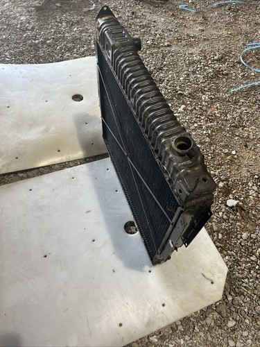 ford e9uh-8005-aa radiator - Picture 4 of 4