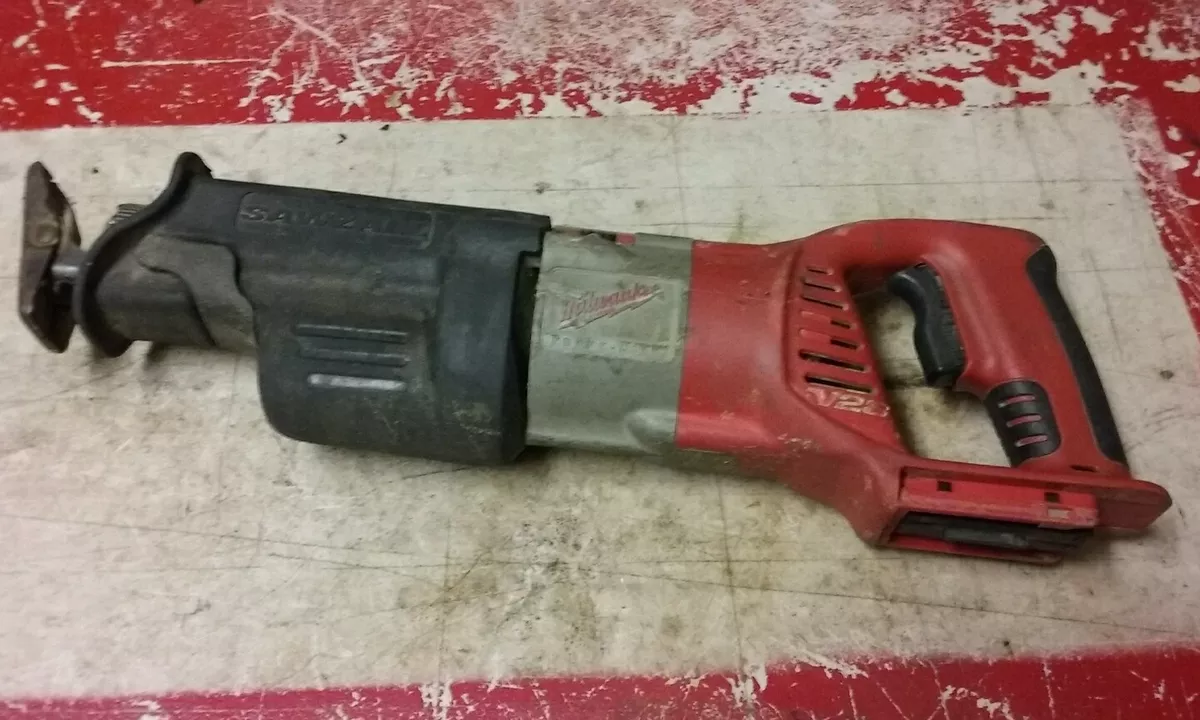 Milwaukee on sale 28v sawzall