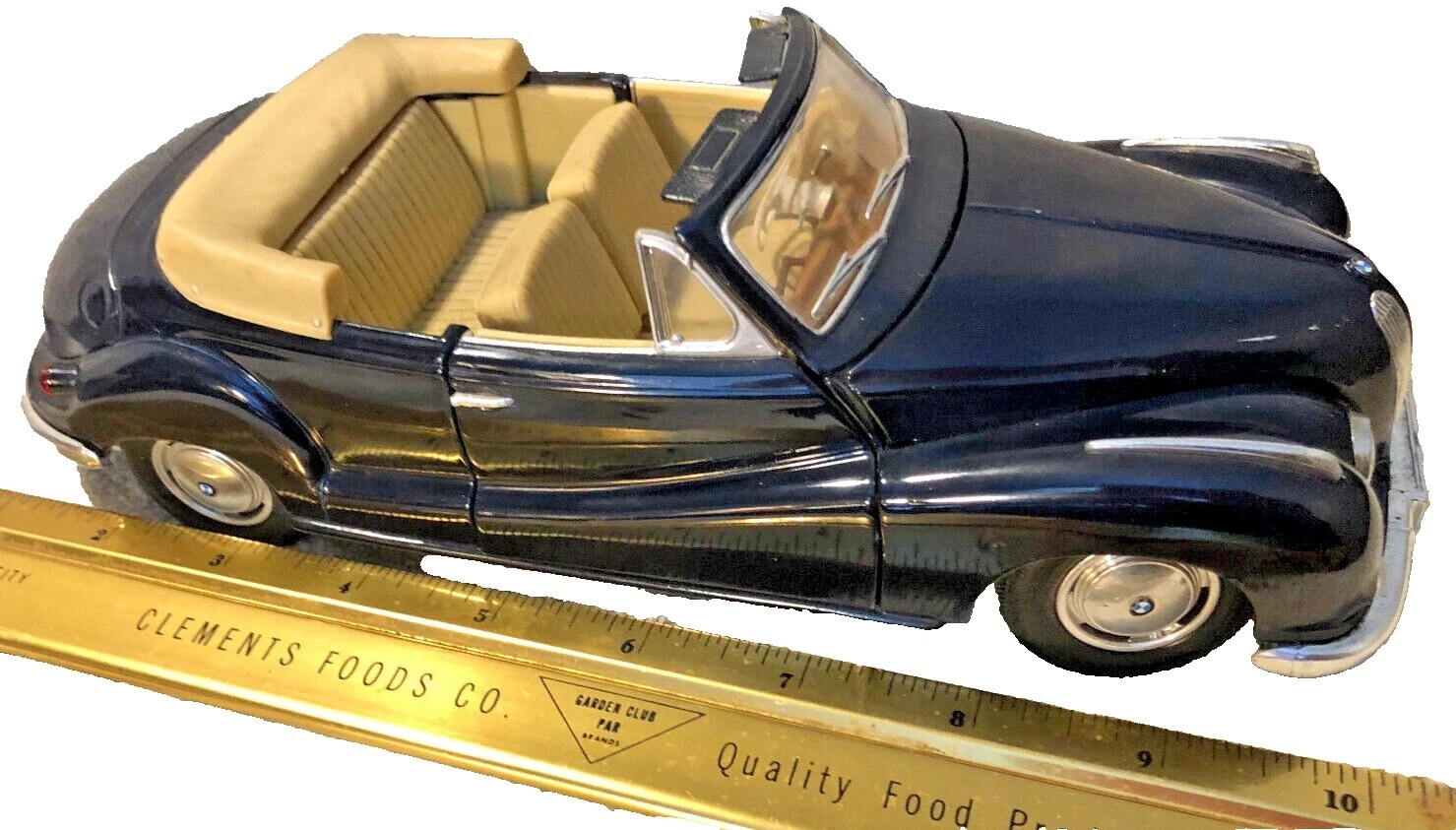 Maisto Lincoln Contemporary Manufacture Diecast Cars, Trucks & Vans