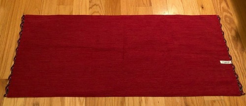 Red cardinals on green leaves on red, trim, liner on the back 38.5 x15.5 - Picture 6 of 6