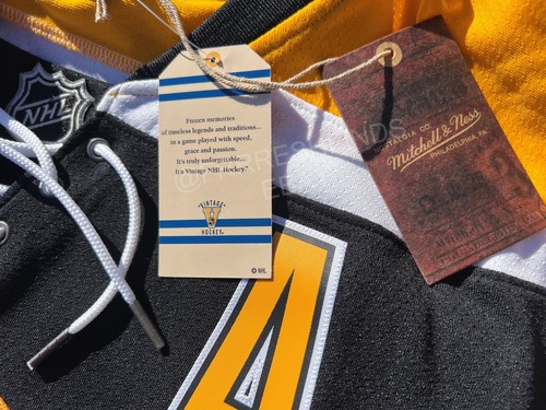 Mitchell & Ness Patrice Bergeron Boston Bruins 2010-11 Stanley Cup Final Jersey - Picture 8 of 22