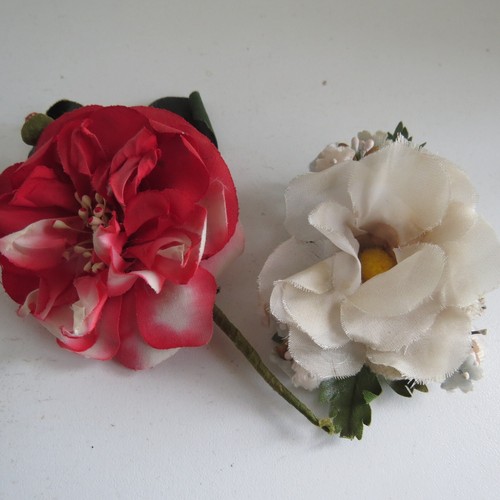 Vintage 3" petalo seta fiori corsetto mulino rosso bianco spilla 2 spille retro - Foto 4 di 5