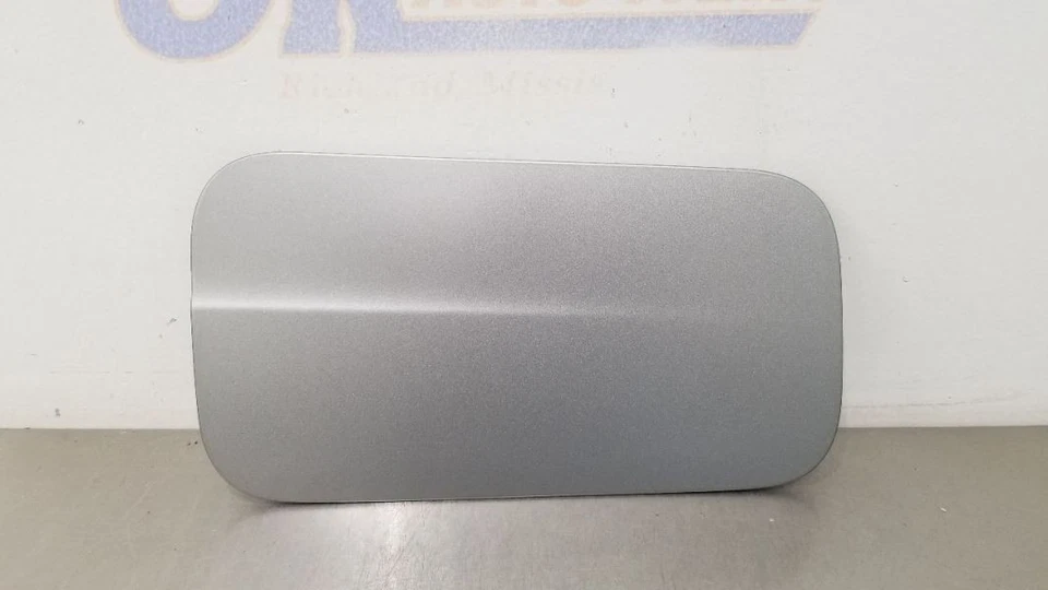 14 MERCEDES BENZ E63 AMG W212 VAGÓN PUERTA DE LLENADO DE COMBUSTIBLE TAPA DE GAS PLATEADA Foto 2 de 4