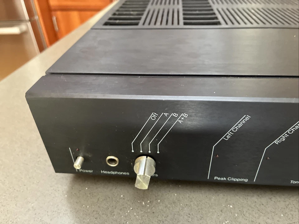 Amplificador integrado Tanberg 3012A Foto 3 de 4