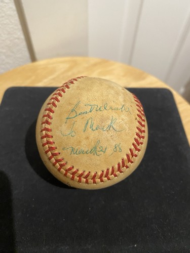 REGGIE JACKSON RAWLINGS MLB AMERICAN LEAGUE SIGNED BASEBALL W/ DISPLAY CASE - Picture 2 of 9