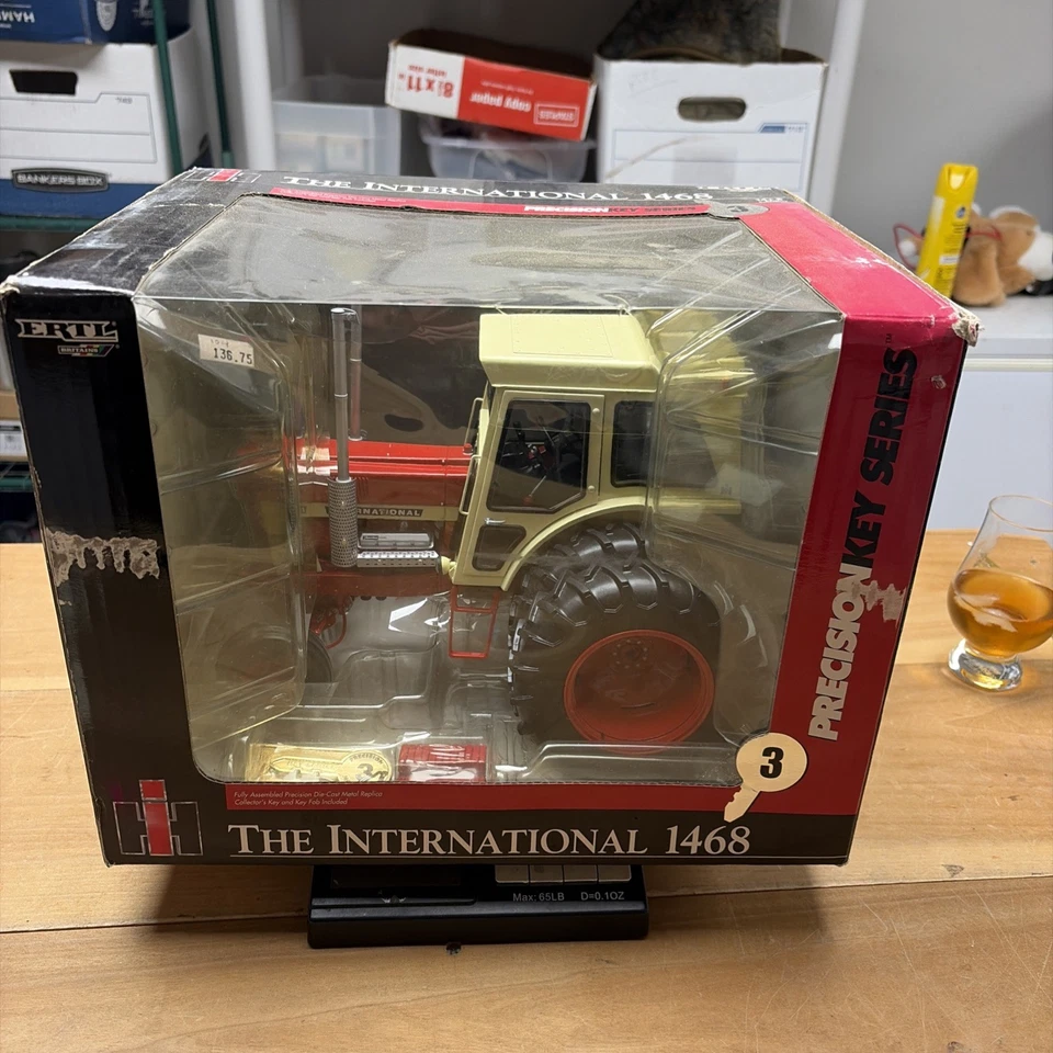 1/16 International Harvester 1468 Tractor With Canopy, Precision Key Series #3 - Image 2 of 4