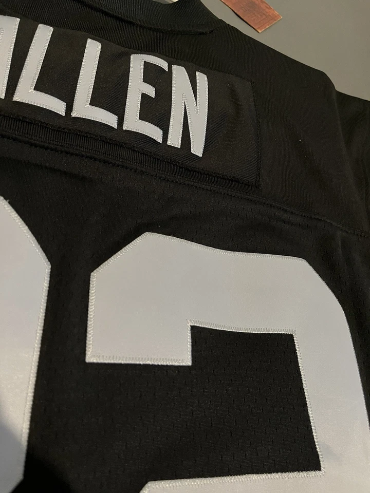 Camiseta deportiva retro de Marcus Allen Oakland Raiders Mitchell and Ness Foto 4 de 4