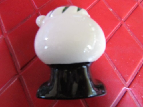NOOP Vintage CHRISTMAS SNOWBALL In SANTA HAT Ceramic MACRAME BEAD - 1970's - Picture 2 of 3